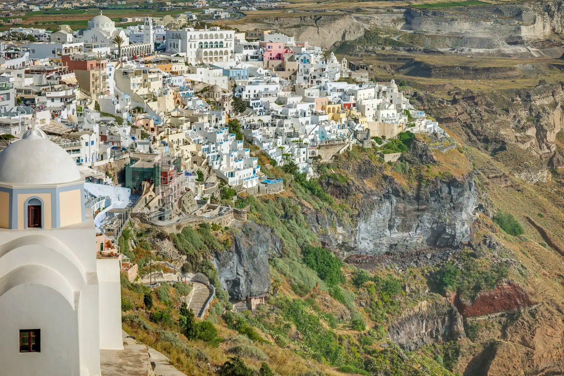 Vue plongeante sur le cirque de Cilaos et ses remparts
