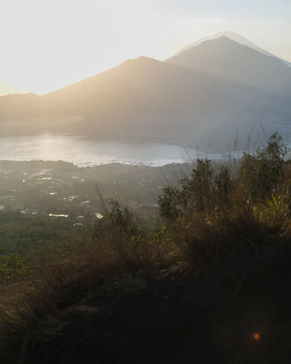 Lever de soleil sur les Hauts de La Réunion en saison sèche